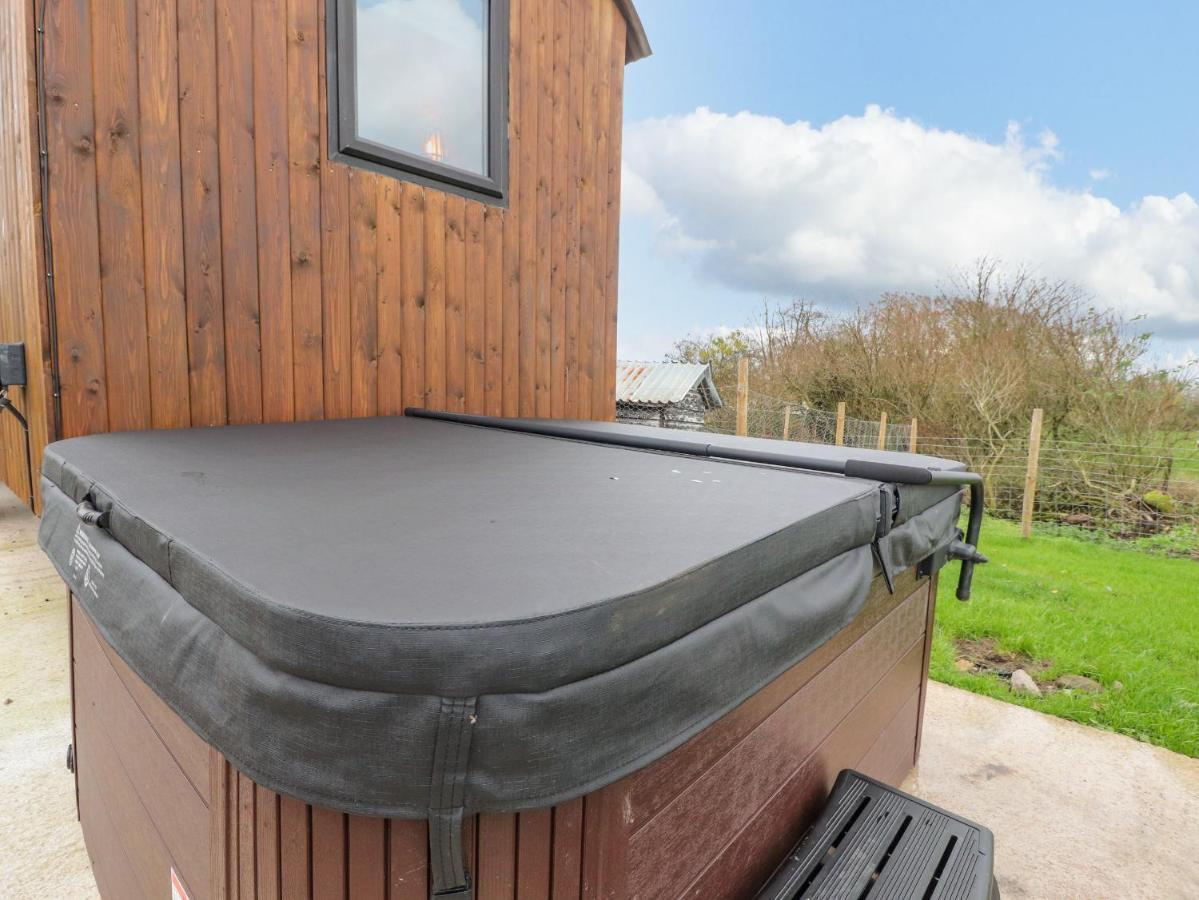 Hillcrest Shepherds Hut Престон Экстерьер фото